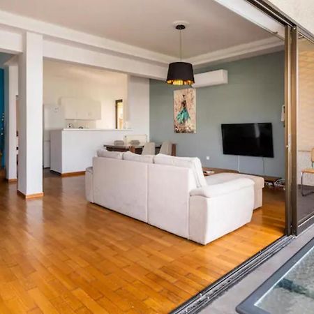 Βright Walled Designed Apt In Glyfada Center Athen Exterior foto