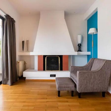 Βright Walled Designed Apt In Glyfada Center Athen Exterior foto