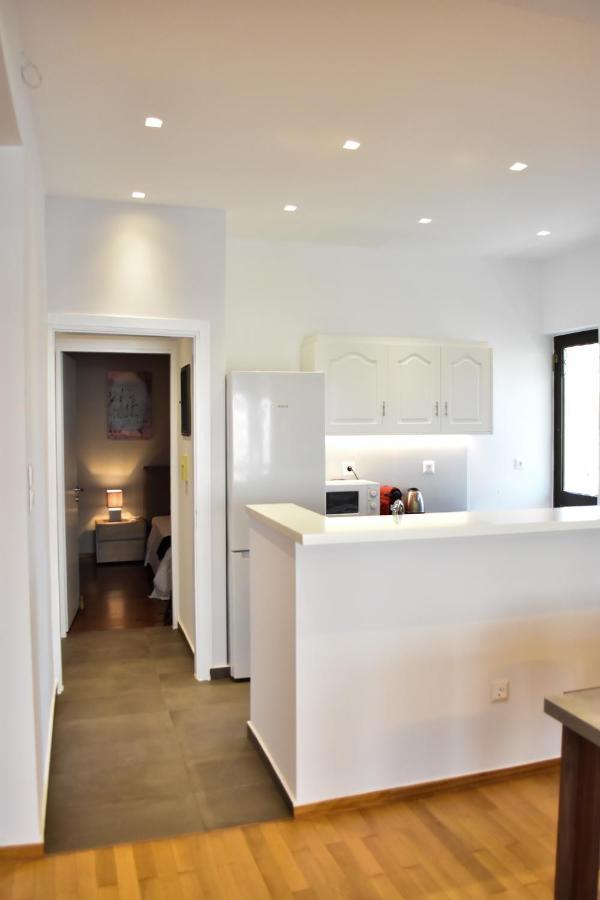 Βright Walled Designed Apt In Glyfada Center Athen Exterior foto
