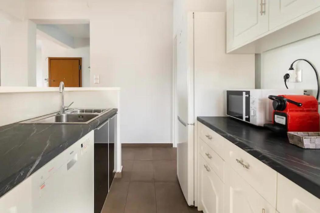 Βright Walled Designed Apt In Glyfada Center Athen Exterior foto