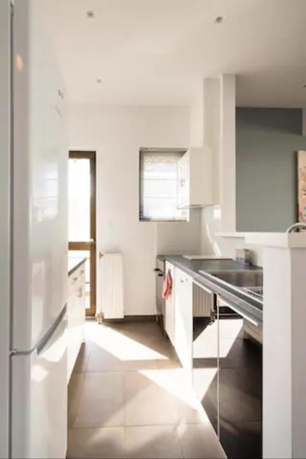 Βright Walled Designed Apt In Glyfada Center Athen Exterior foto